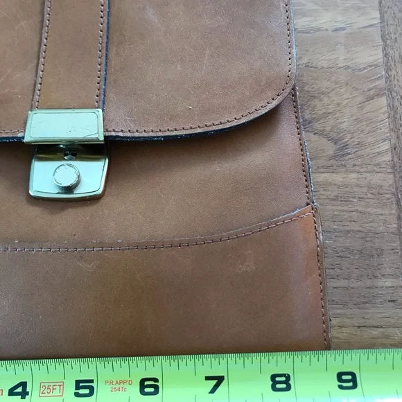 Vintage Carmel Leather Cross Body Bag with lock & original key. - Picture 3 of 10